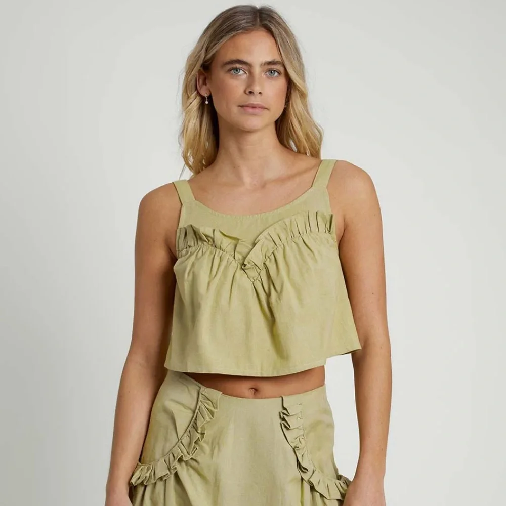 NWT Native Youth Verdi Linen Ruffle Tank - Picture 2 of 9